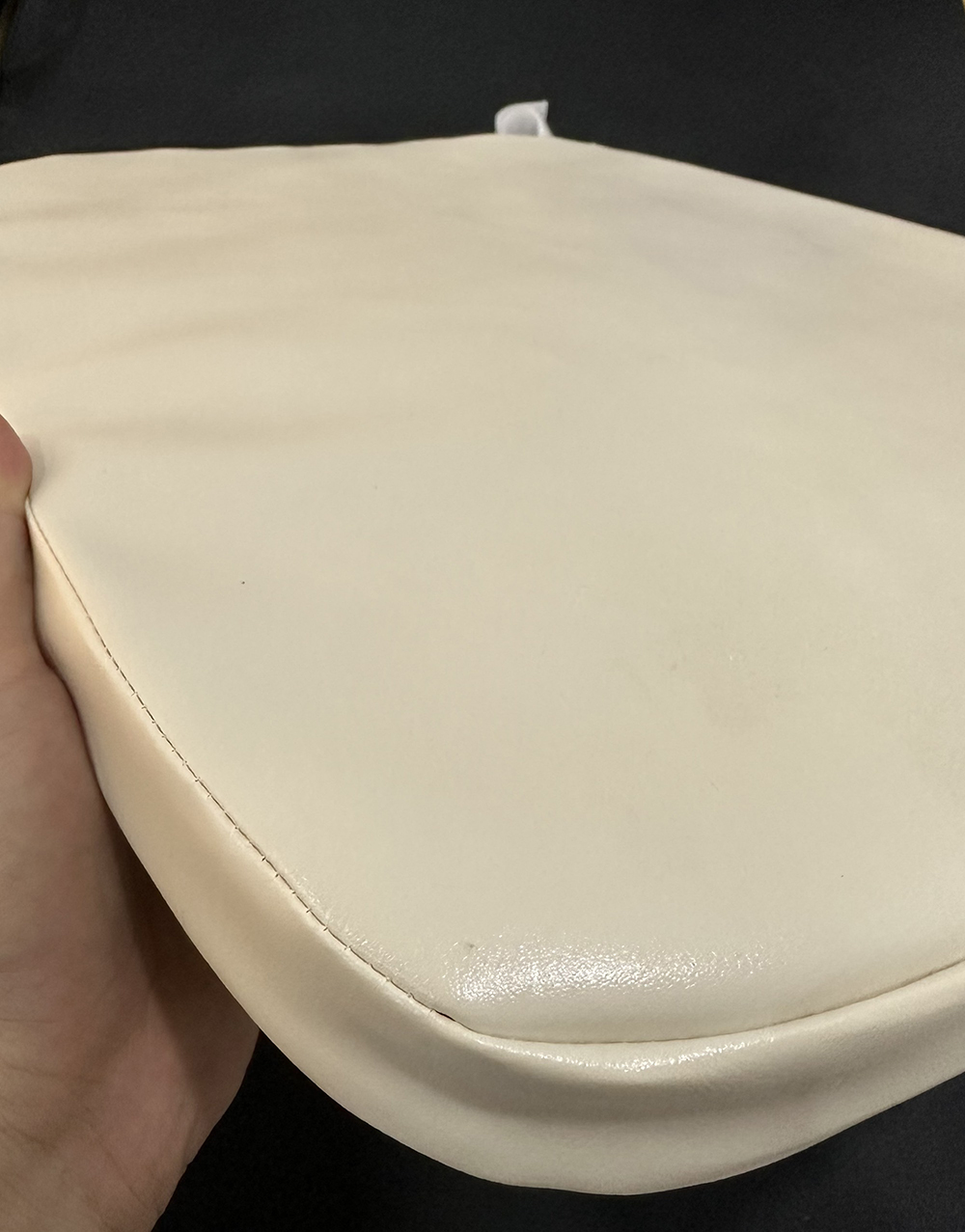 Nệm ghế Tiffany màu kem thực tế