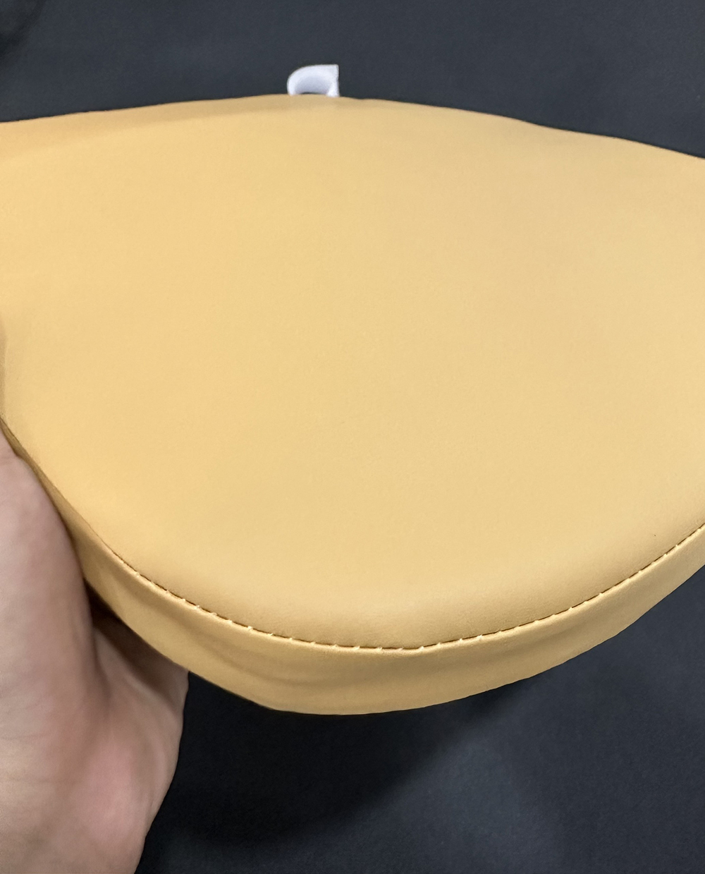 Nệm ghế Tiffany màu vàng thực tế