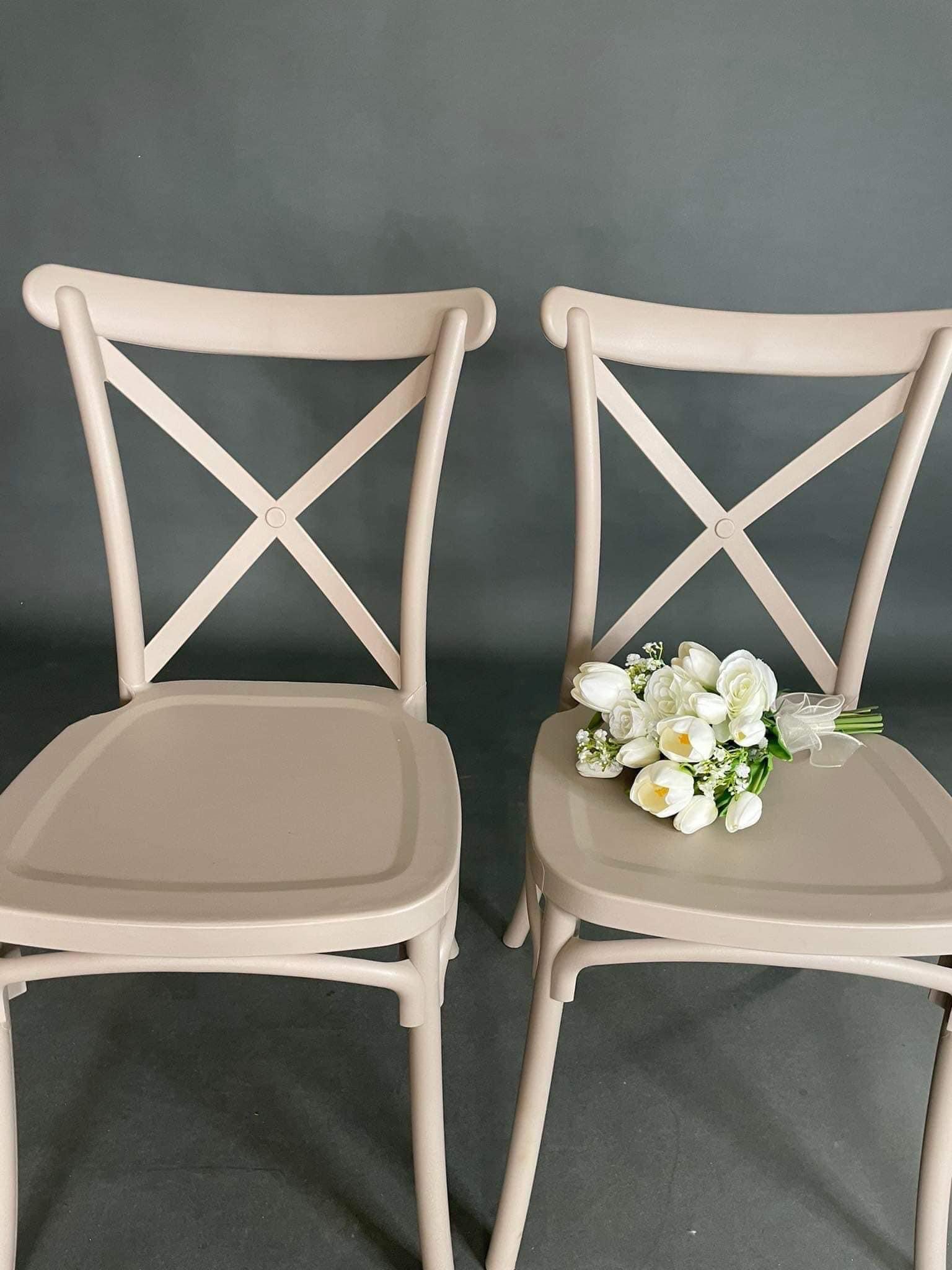 Ghế crossback chụp trực tiếp 